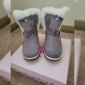 BRAND NEW Gray Boots